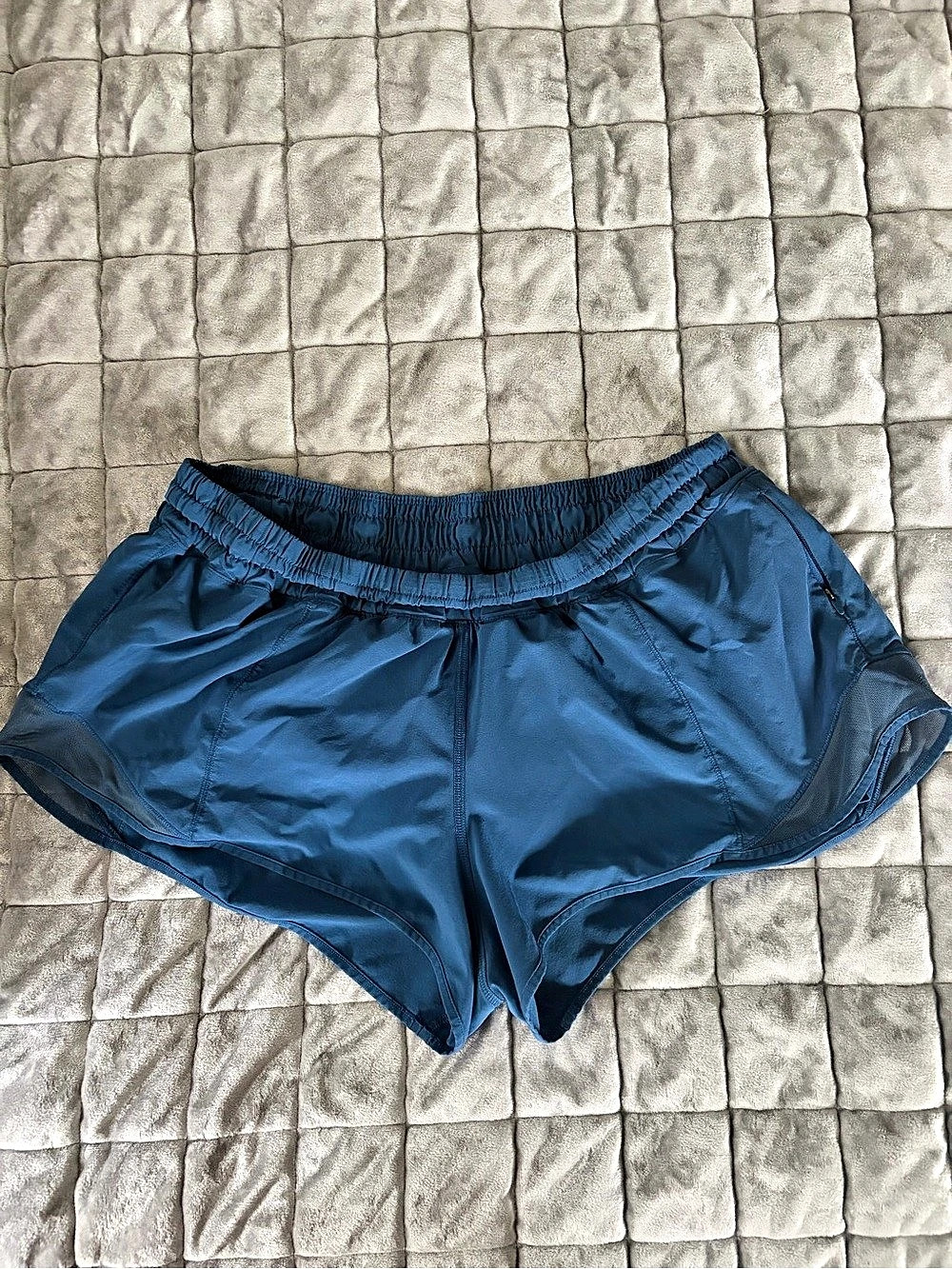 lululemon Low Rise 2.5” Hotty Hot Shorts - Blue, Size 10
